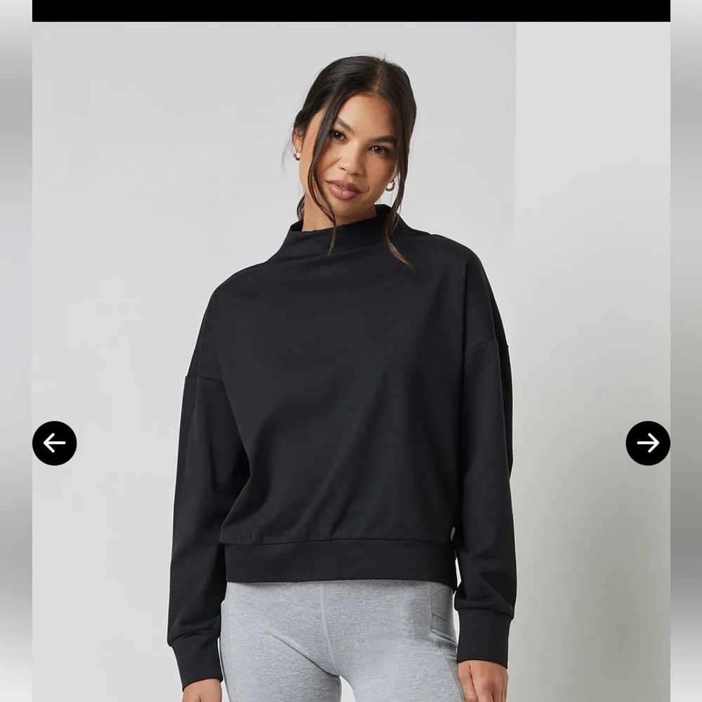 Vuori Granite Funnel Neck in Black. Size medium